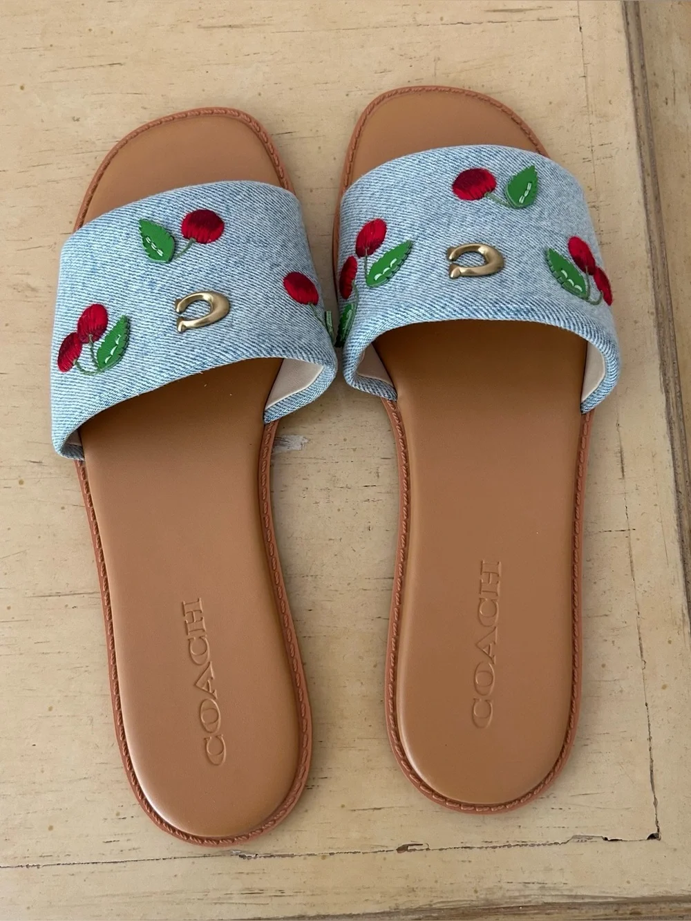 Coach womens holly denim cherries slide sandal in size 8.5 - Picture 2 of 12